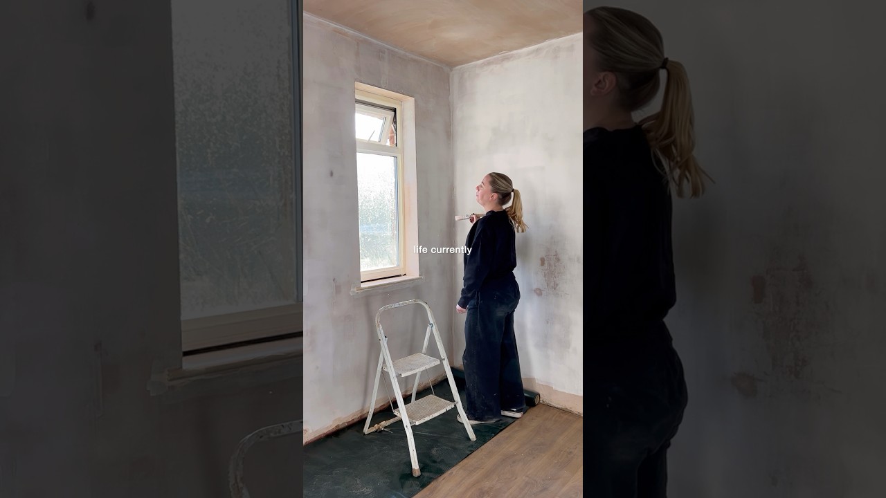 Нанесен слой краски ✅ Теперь комнаты кажутся «настоящими»! 