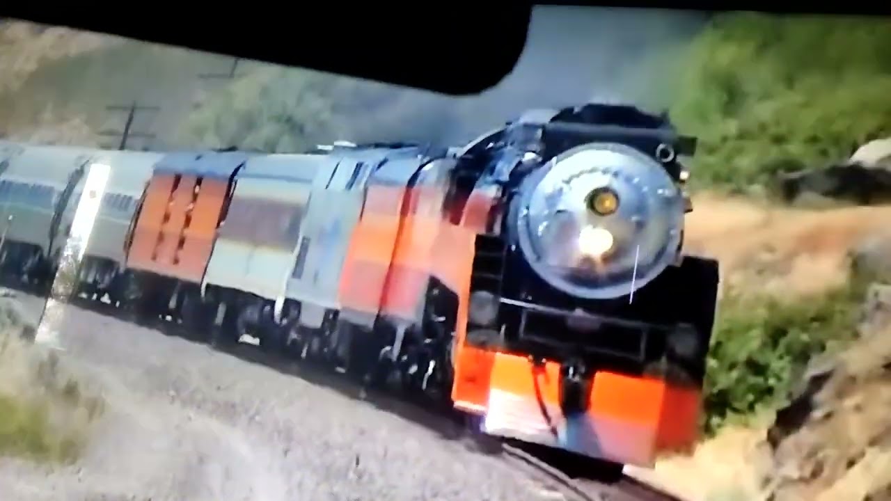 Train à vapeur Pacific filmé à télé