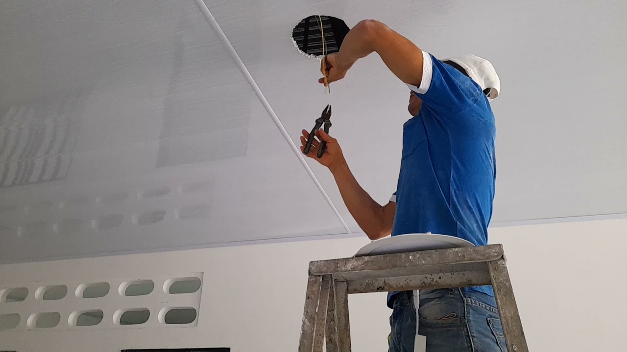 instalación de lámpara Led en cielo raso en pvc