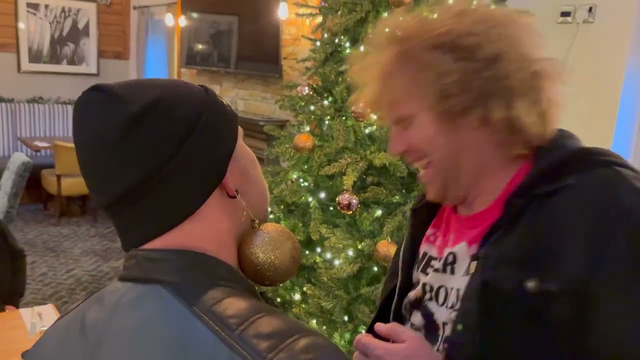 Merry Christmas (I don't want to fight tonight) - The Ramones cover by The Samones