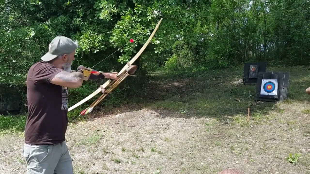 Il longbow, l'antico arco da caccia (e da guerra) con il fascino della storia