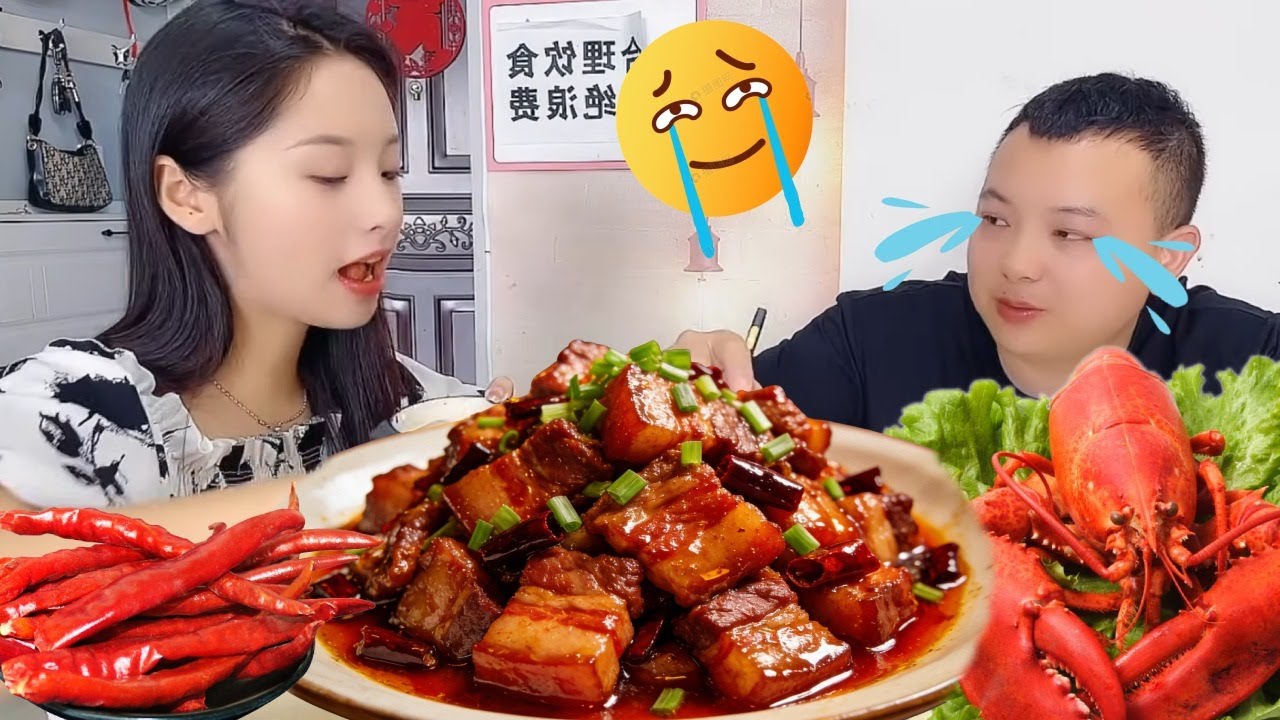 蠢老公爱吃独食永远改不了，这次吃饭只准备了自己的，老公竟敢偷吃我的不料被我抓包最后惩罚