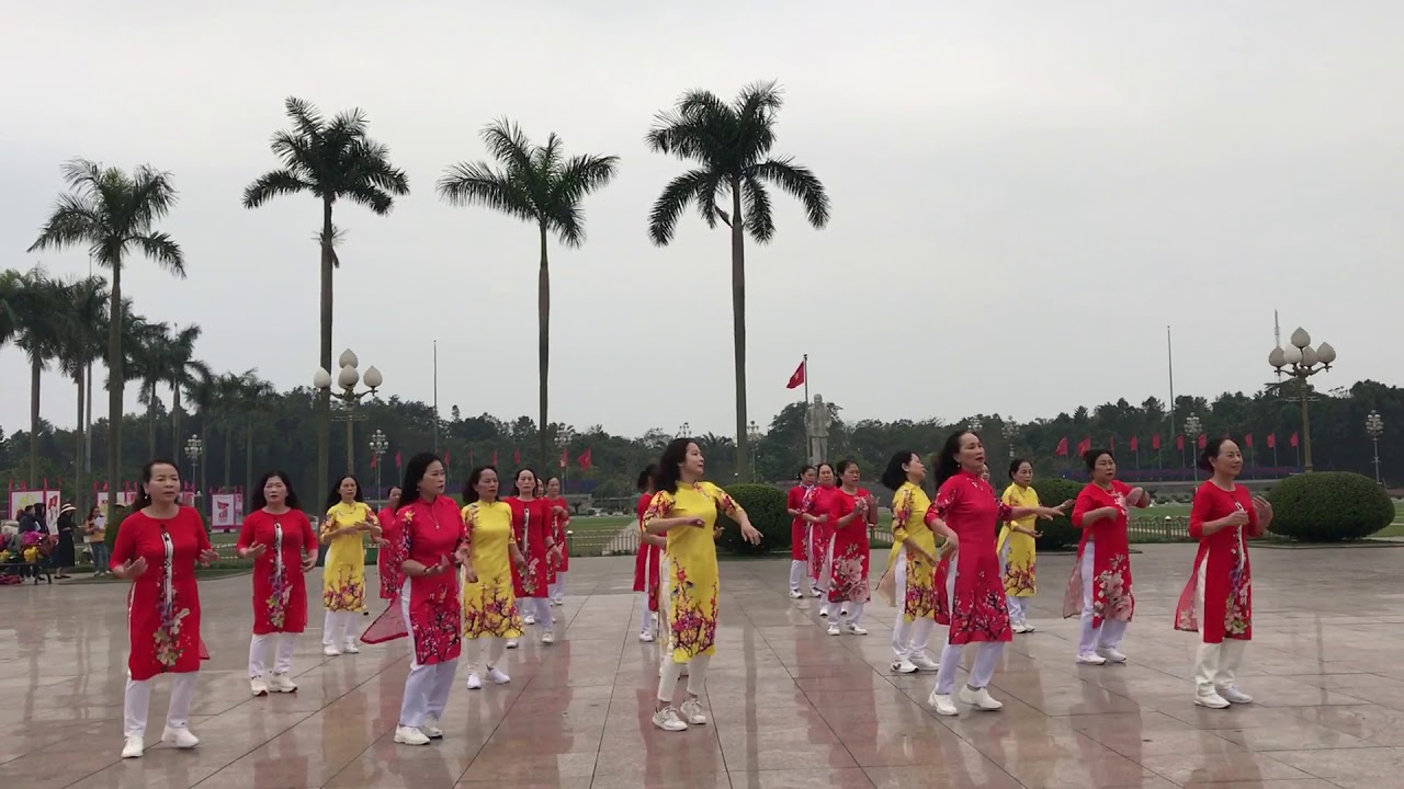Mùa xuân ơi (Xuân xuân ơi xuân đã về) - Màn ngẫu hứng tuyệt vời của CLB khối 3, Bến Thuỷ, tp Vinh.