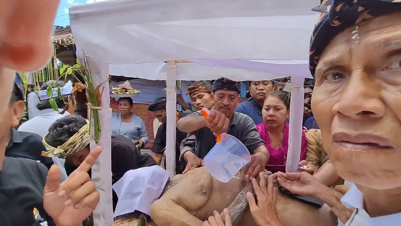 Upacara Ngaben Ni Wayan Niwayan Suriati