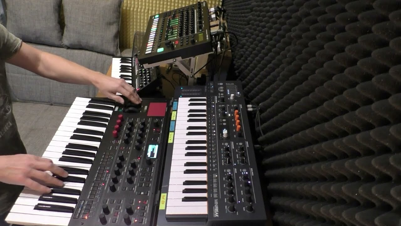 Techno Jam #03 - Roland SE02, TR8s, Arturia Minifreak, Korg Modwave MKII