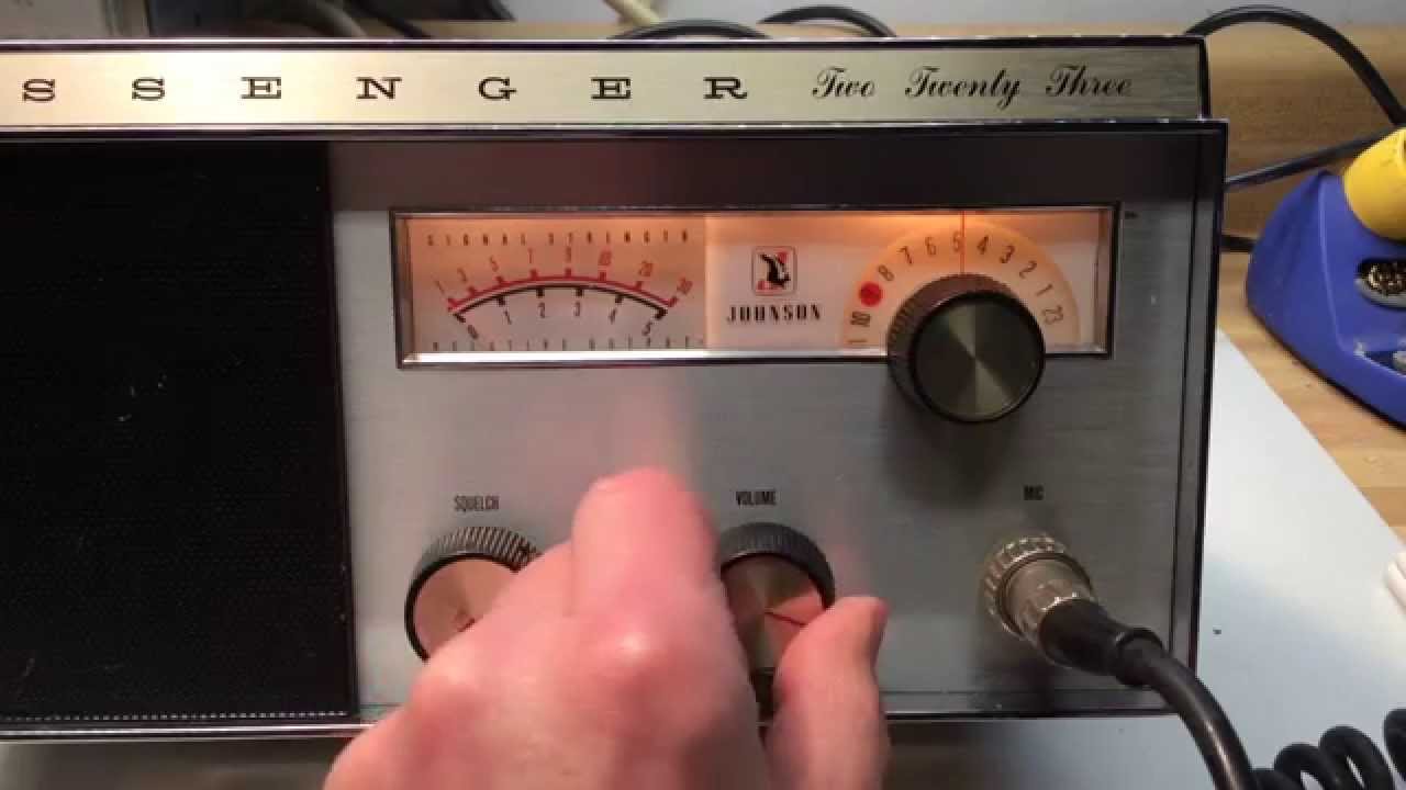Let's Look At An EF Johnson Messenger 223 Vintage CB Tube Radio