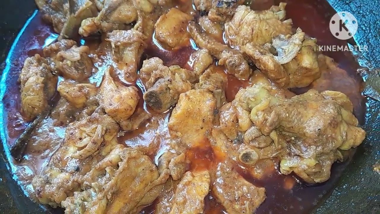 টমেটো দিয়ে, ঝাল ঝাল মুরগির মাংস ভুনা করলাম। 