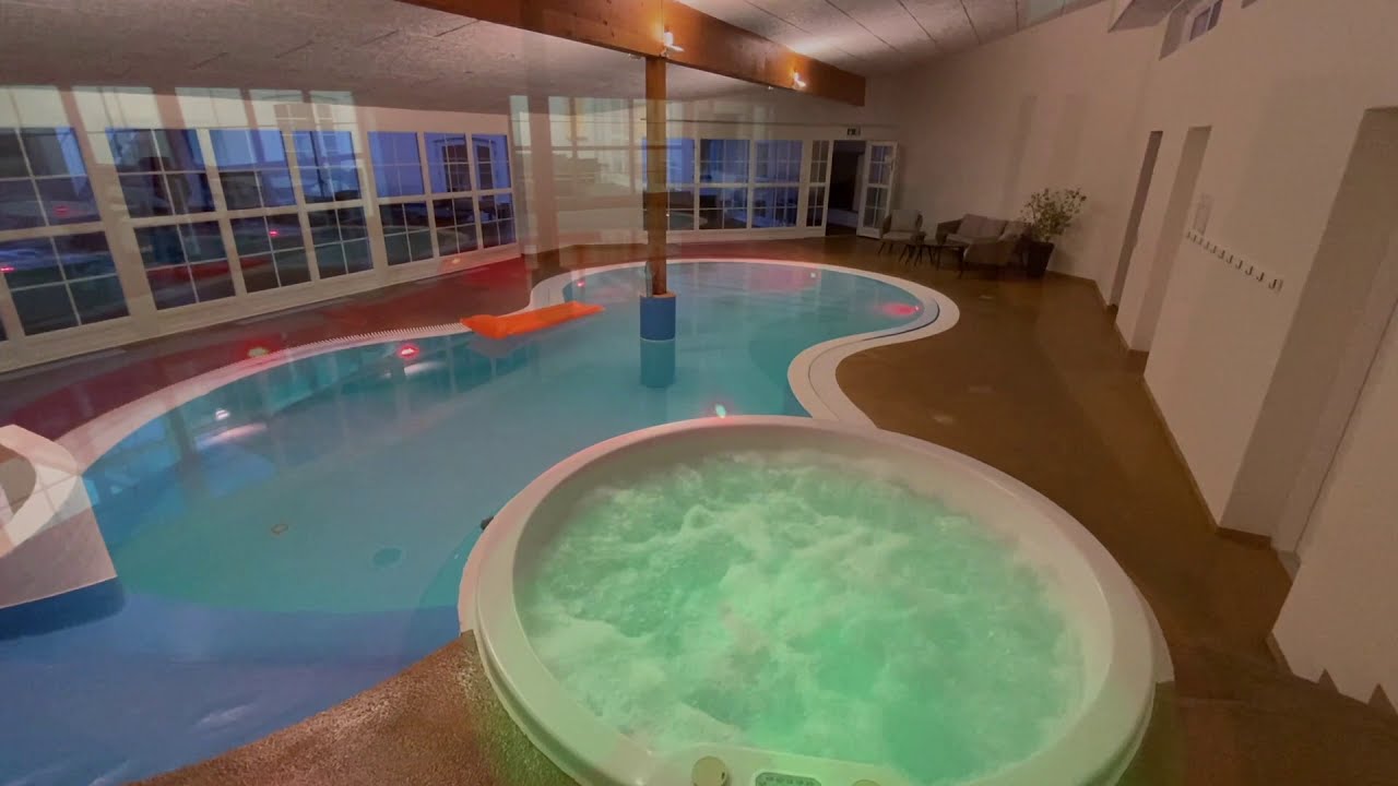 Nebelgaard er et luksus sommerhus til 32 pers. Kom med på en hurtig rundvisning.