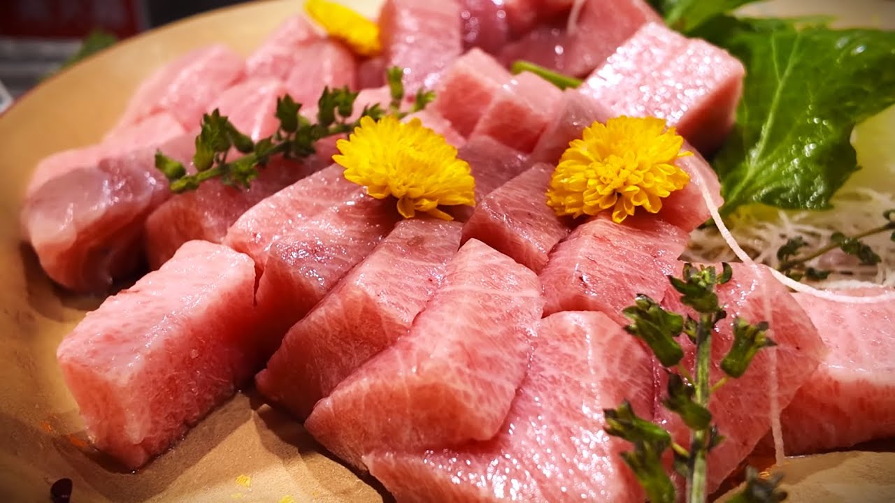 【4K】豊洲『千客万来』でマグロの大トロ食べ放題！B級グルメに無料の絶景足湯まで。散歩してみた。