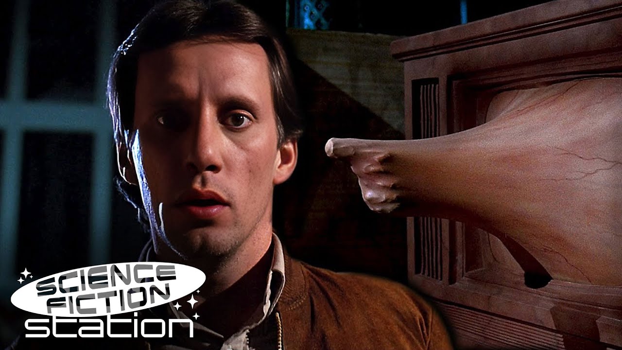 Max Gets Shot By The Flesh Gun | Videodrome (1983) | Science Fiction Station