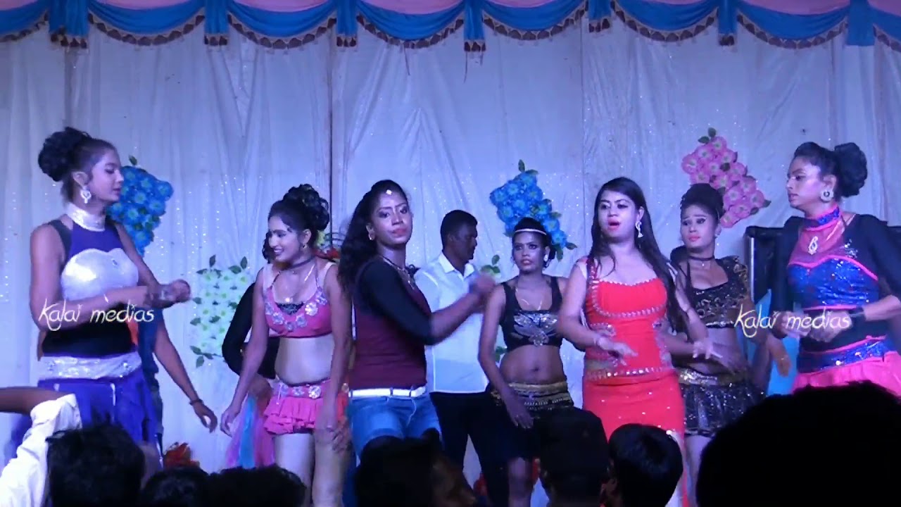 கூட்டத்தில் குனிச்சி நிற்கிற குருவம்மா