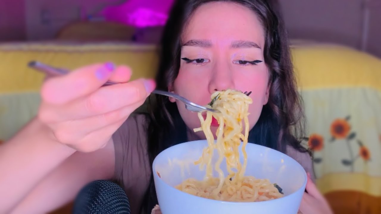 ASMR comiendo ramen con kimchi picante🥵 🍜