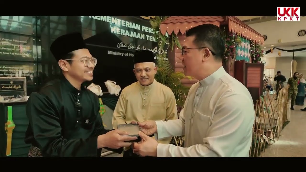 Raya lebih bermakna bila kita kongsi bersama.🌙✨