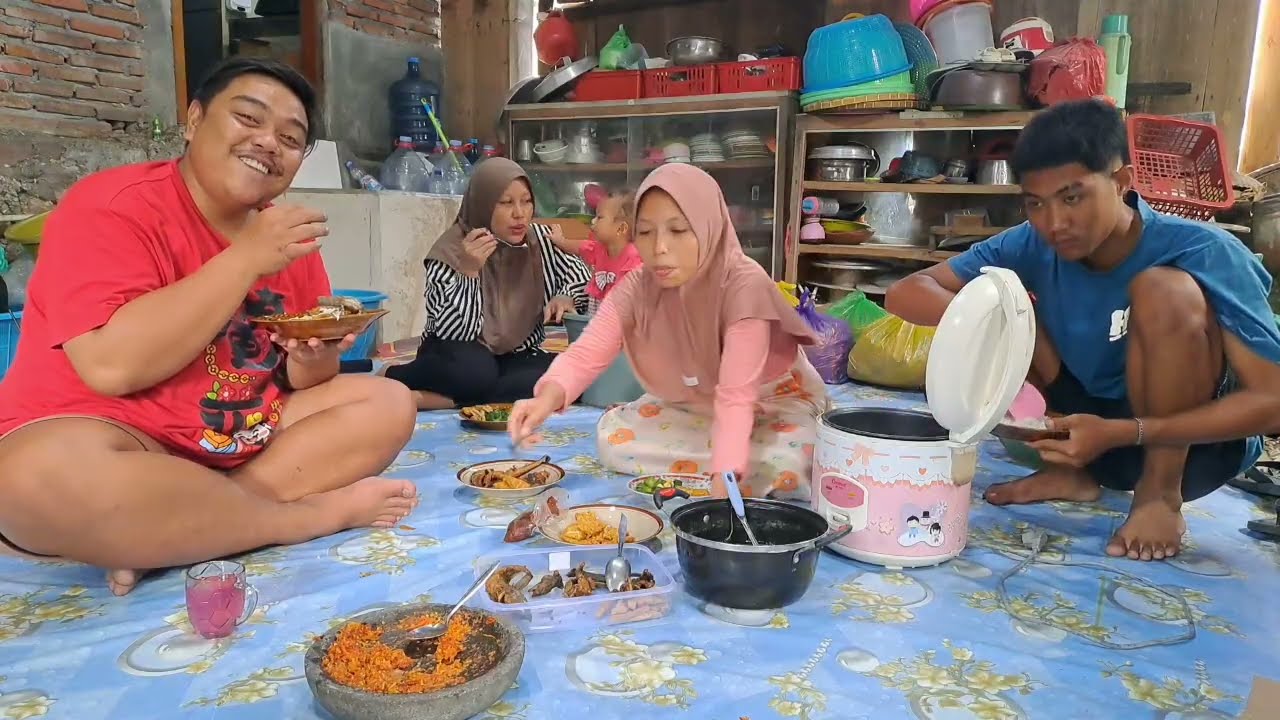Kesibukan sekarang bersama sambel pecel emak xl sampai lupa sama konten 