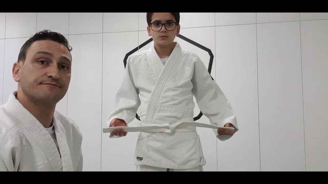 Nó da faixa e ajuste do kimono