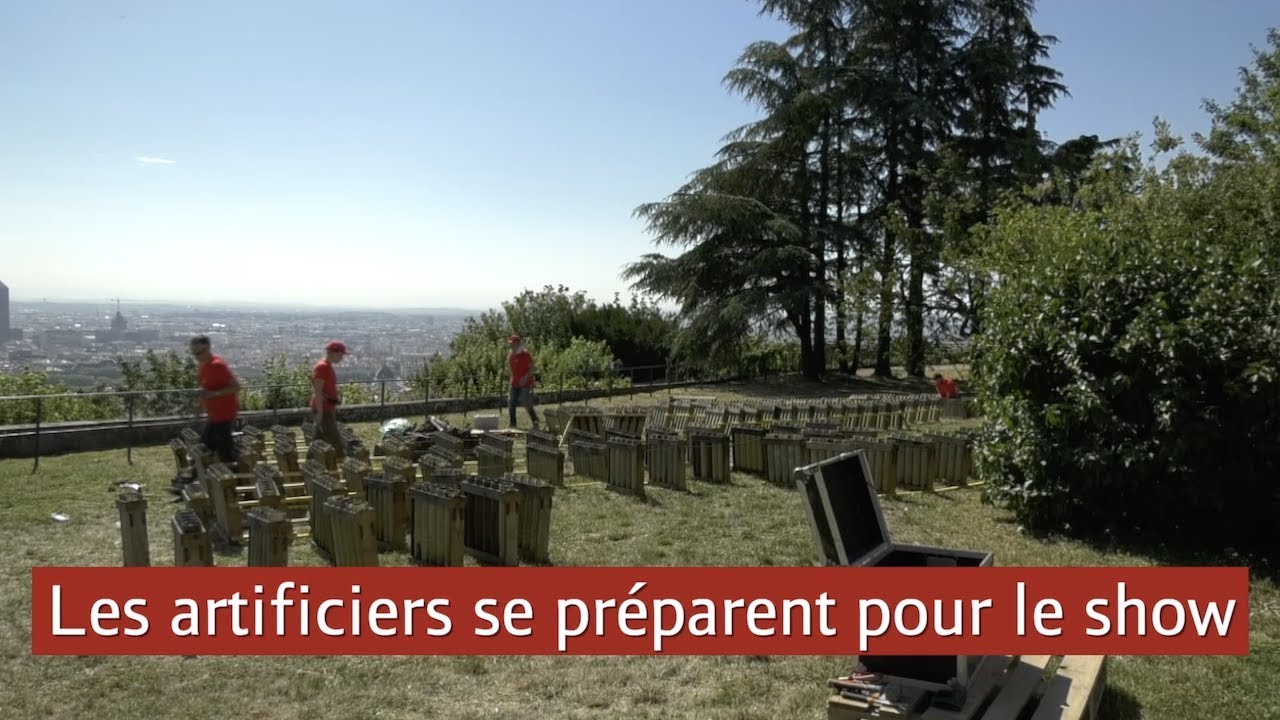 Les artificiers se préparent pour le show