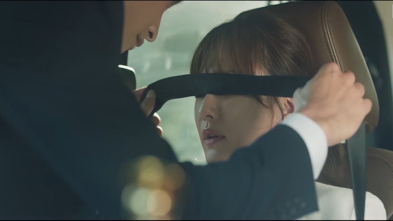 The overbearing president turned into a wolf boyfriend to protect her💞💖kidnapped love story