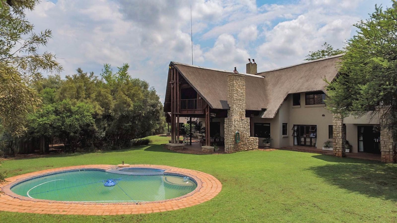 4 Bedroom House for sale in North West | Hartbeespoort Dam | Kshane Lake Lodge |