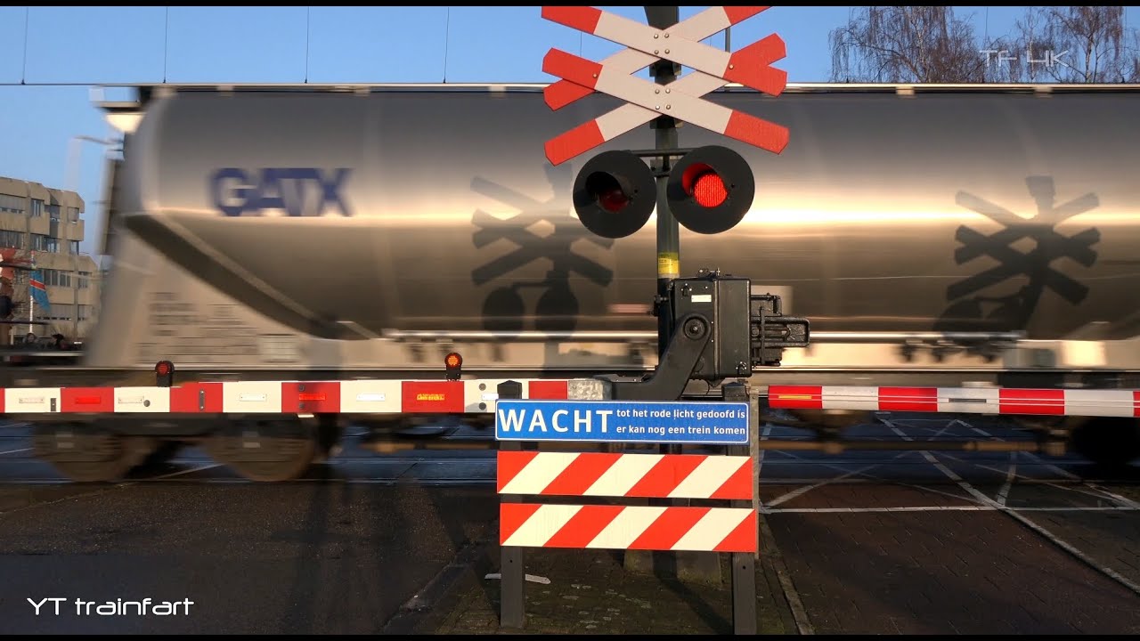 Railroad Crossing -  Helmond (NL) - Bahnübergang Verlengde Stationsstraat- spoorwegovergang