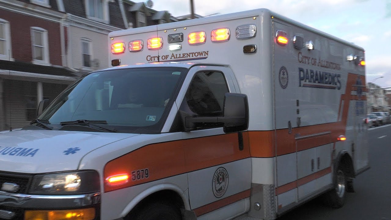 Allentown Medic 3 and Medic 100 responding to cardiac arrest (4K)