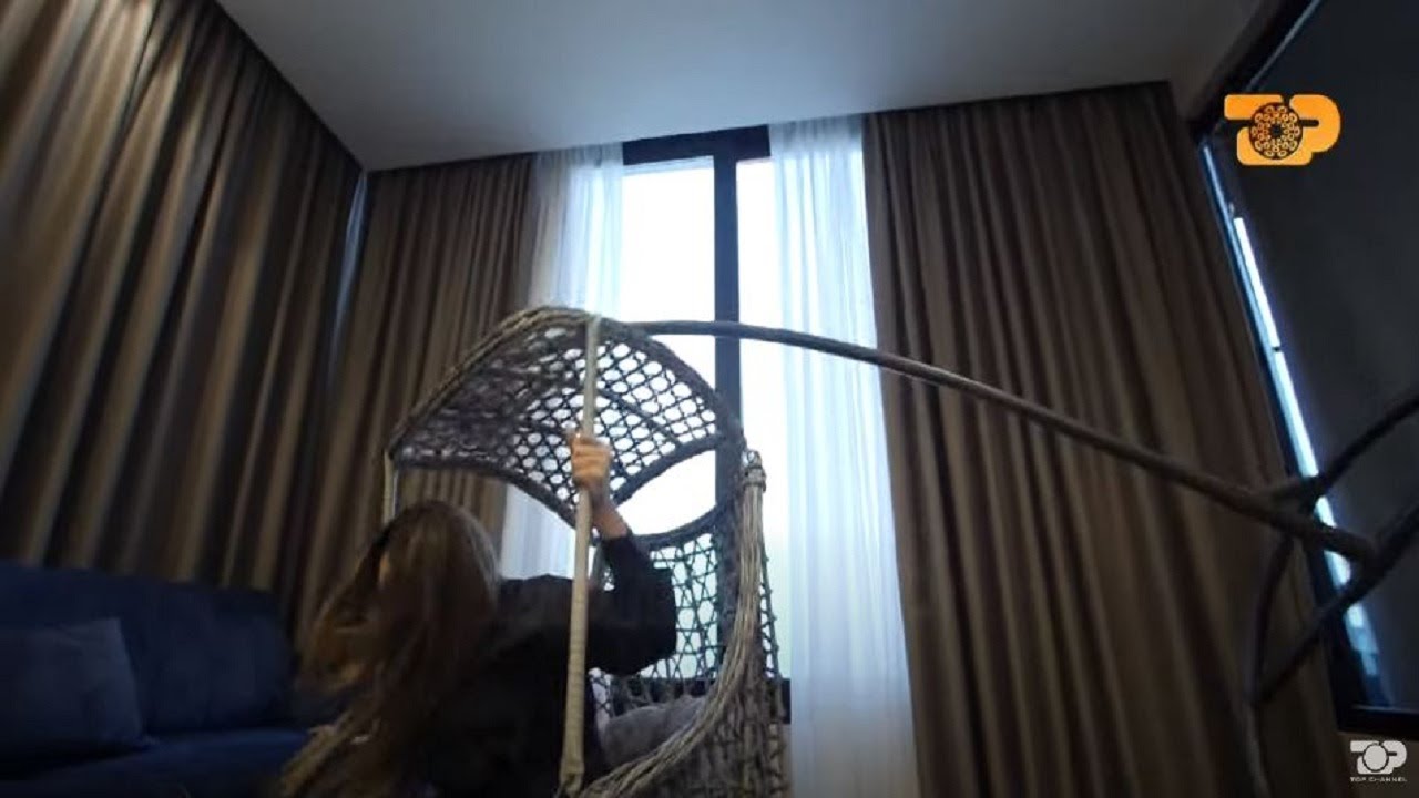 Rr&euml;zohet n&euml; dhom&euml;n e hotelit! Videoja e Alesia Bamit q&euml; b&euml;ri namin n&euml; studio &ldquo;E Diell&rdquo;,18 Tetor 2020