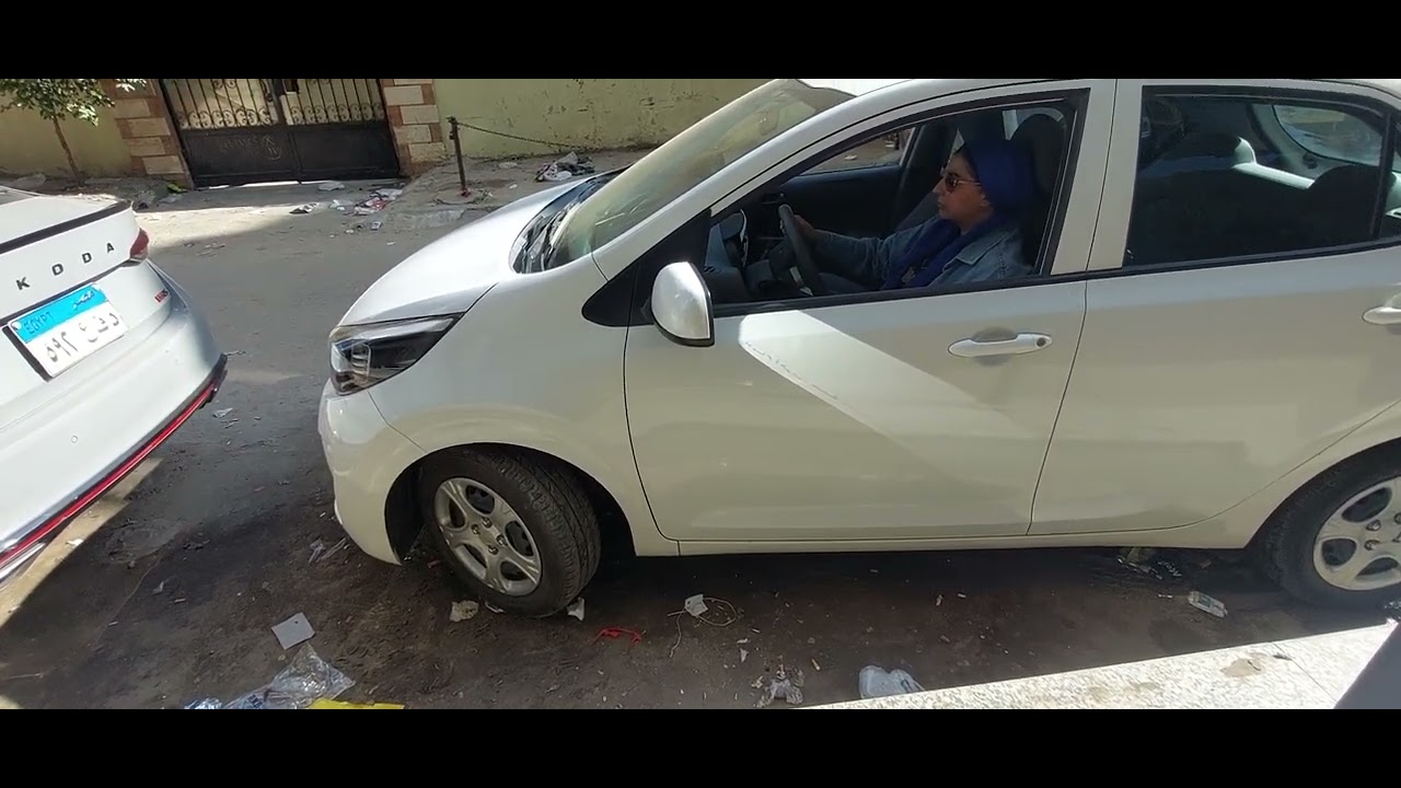الخروج من الركنه الضيقه بين عربيتين باسهل طريقه مع كابتن دينا @dinaahmeddriving