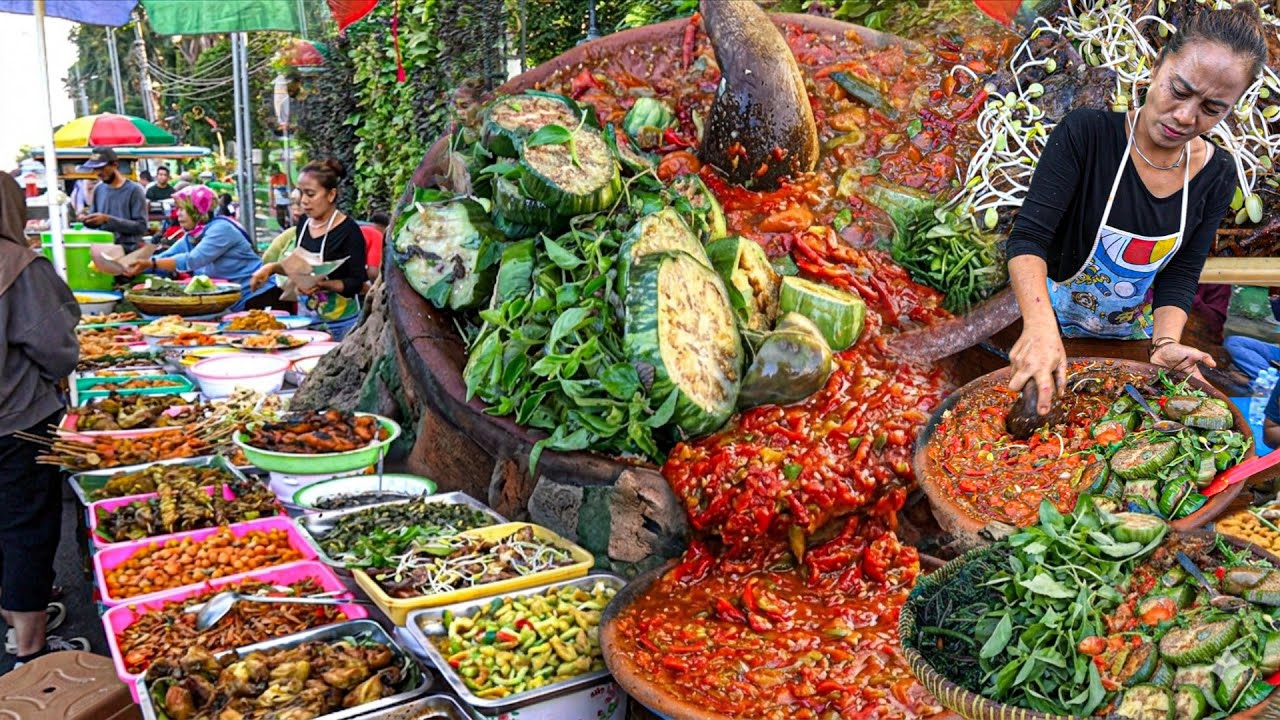 SAMBEL ALENYA PALING ENAK BIKIN NAGIH?? JUALAN DI TROTOAR TAPI RAME BANGET