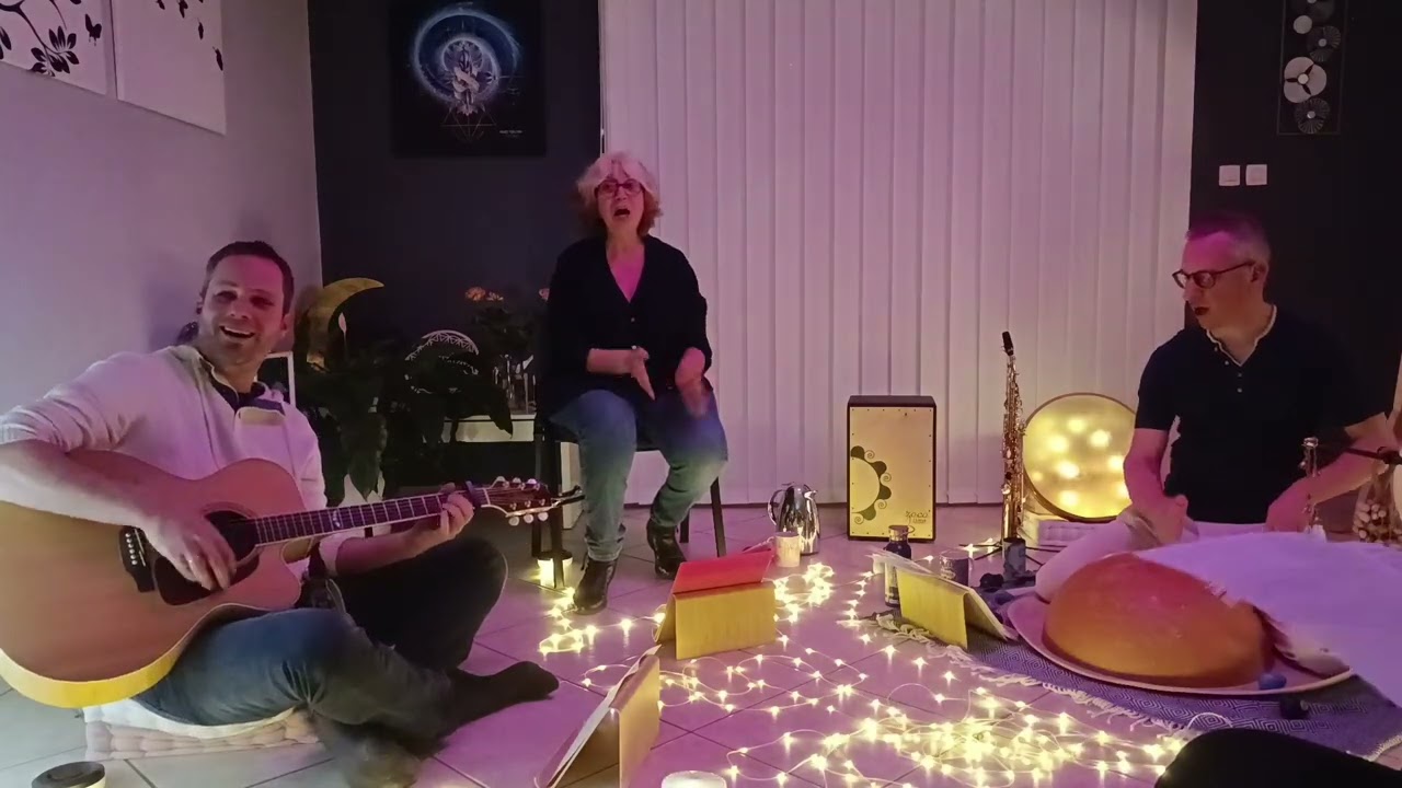 Gayatri Mantra ✨ Chant sacré à 3 voix - Les Saltimbanques de l'Amour - Lumière et paix intérieure