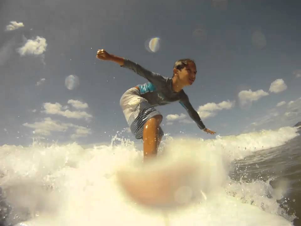 Victor Surfando Tamarindo
