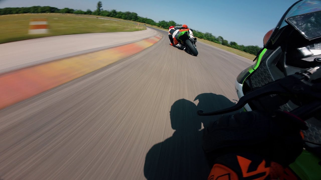 Kawasaki Ninja 300 - Track day battle