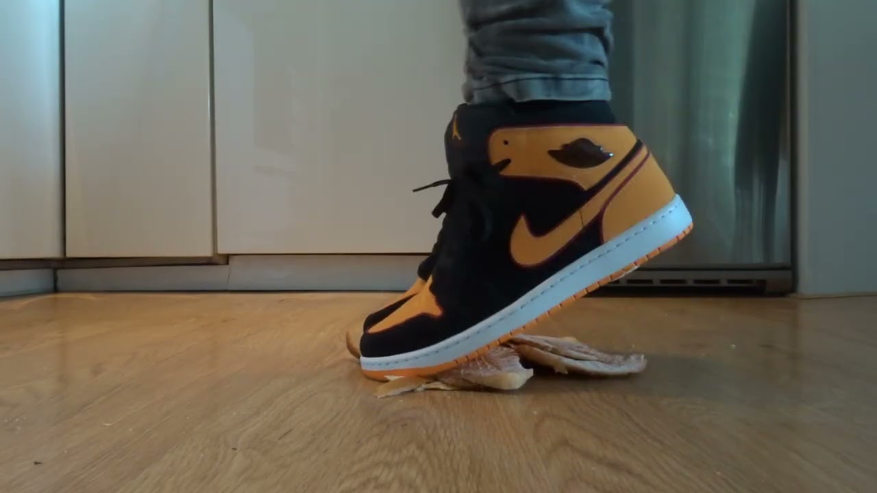 New Nike Air Jordan food stomp, trample your bread for breakfast / lunch