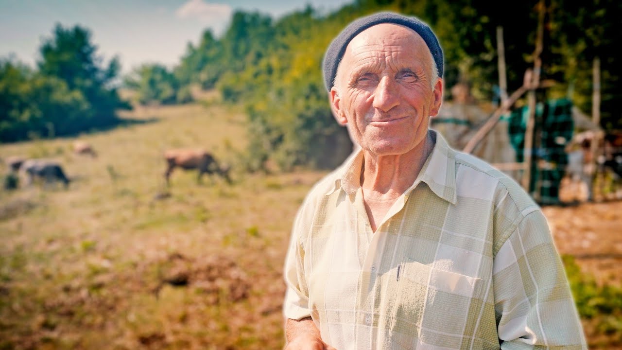 NA PLANINI ČUVA STADO iako ima više od 70 godina! 