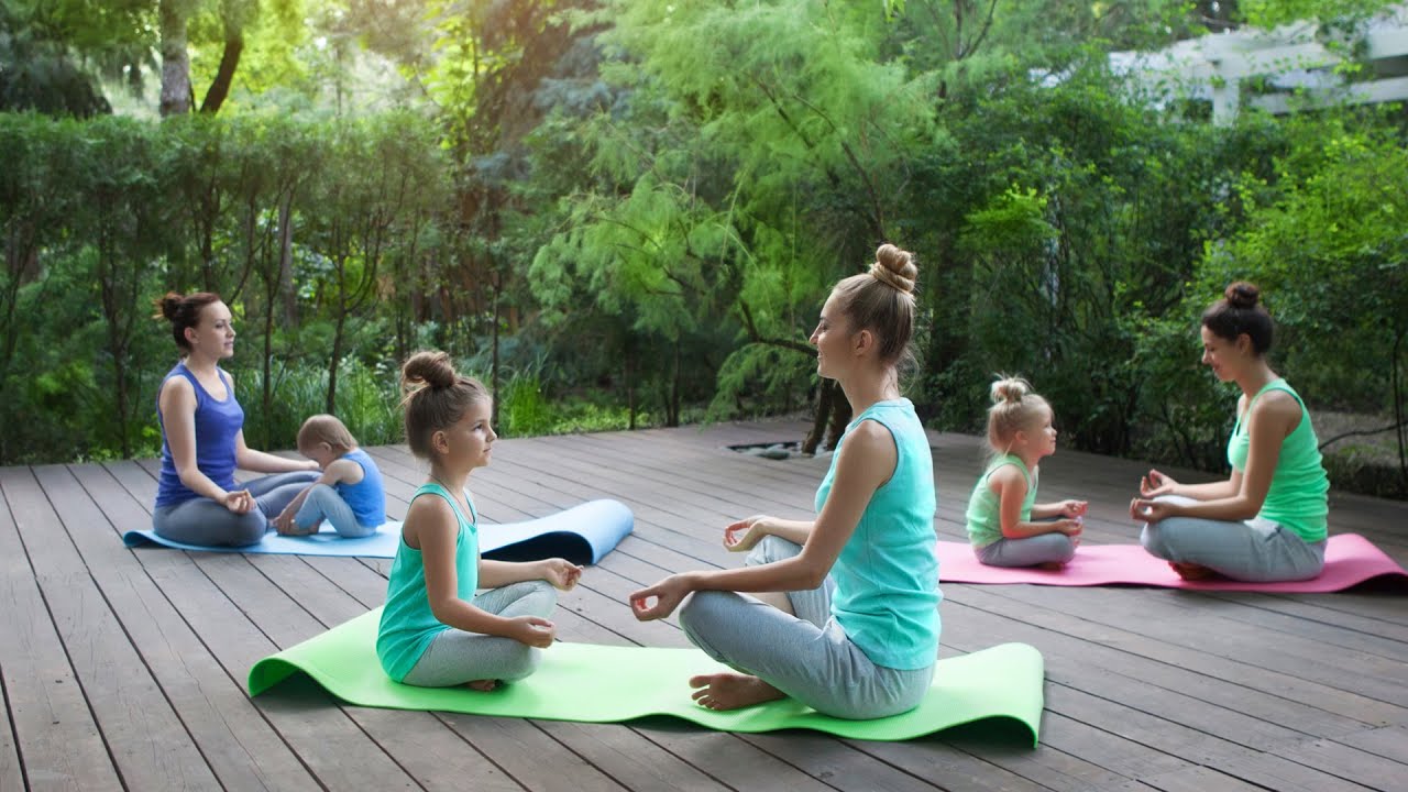 Calma a tus hijos haciendo poses de yoga