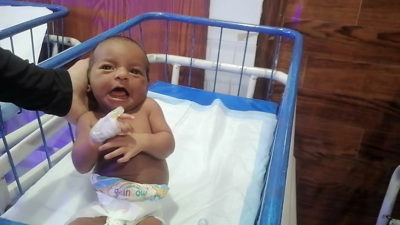 Bottle feeding to cute baby.🍼👶 Learn how to comfortably feed your little one, choose 