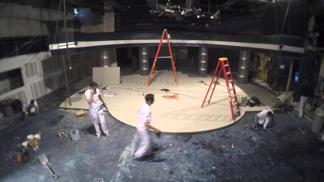 Timelapse del trabajo para reformar la escenografía de Telemundo