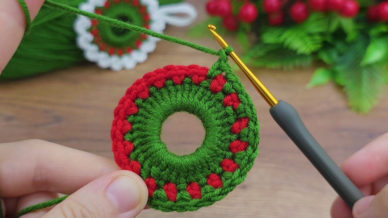 ~♡Woww~♡🎄 mini christmas wreat I crochet christmas wreath ornaments #crochet