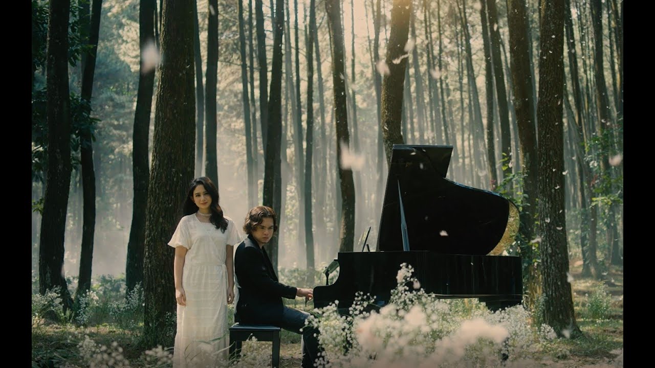 Setengah Hati - Tissa Biani (Official Music Video)