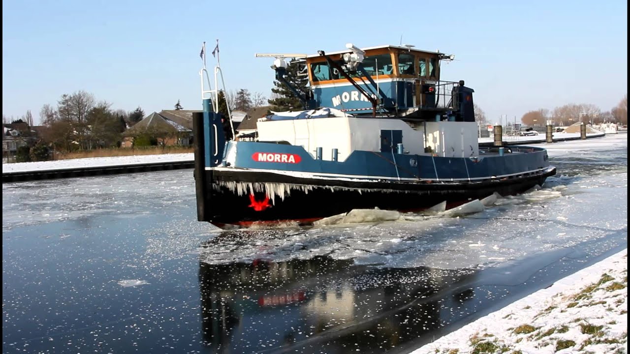 Ijsbreken op het merwedekanaal door duwboot Morra 7-2-2012