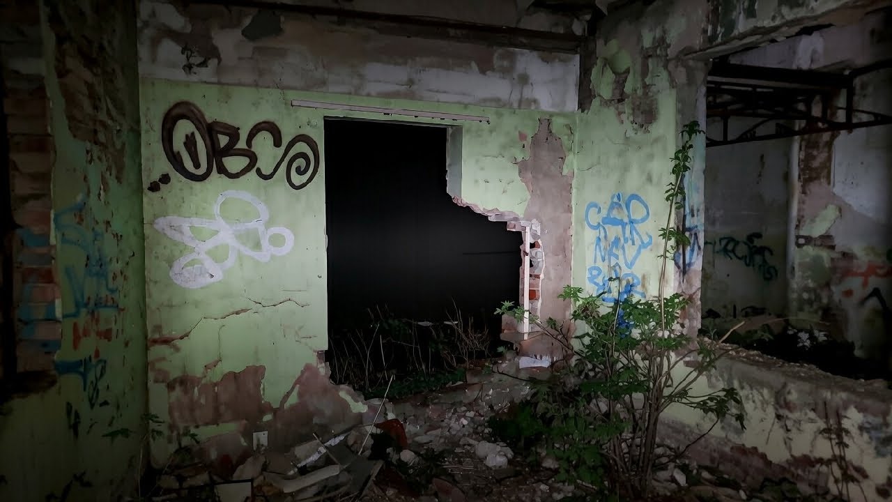Exploring an Old Abandoned Farmhouse at Night | Eerie Shadows & Silence