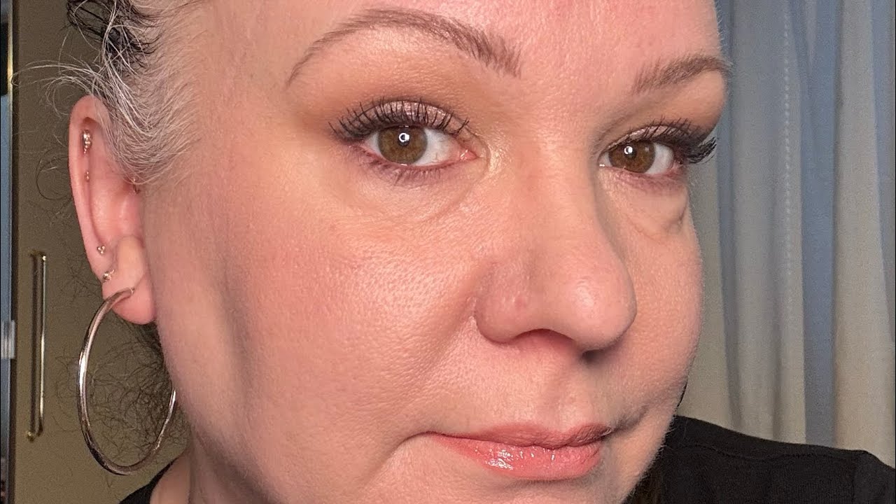 ”Office appropriate” soft smokey eye using the Pat McGrath Mothership VII / Divine rose 1 palette.
