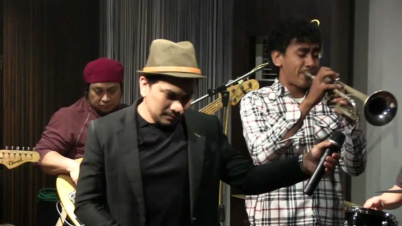 Tompi - Selalu Denganmu @ Mostly Jazz 17/02/12 [HD]