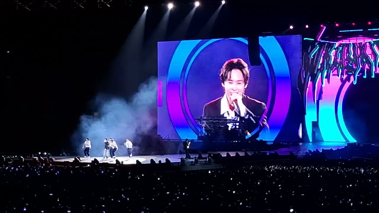 Stray Kids World Tour 《dominATE KAOHSIUNG》 - Back Door + Hold My Hand(HAN) + Youth(Lee Know)