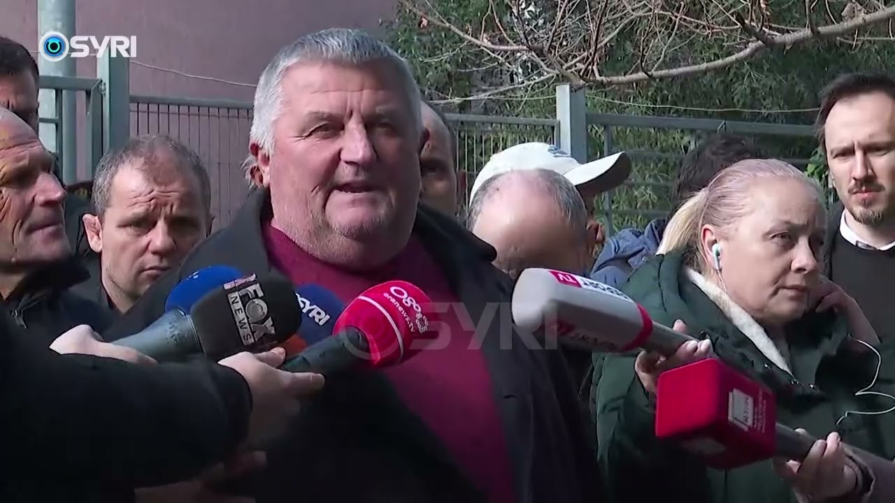 Banorët e Baks-Rrjollit protestojnë para SPAK, banorët: Prona jonë u përvetësua me falsifikime