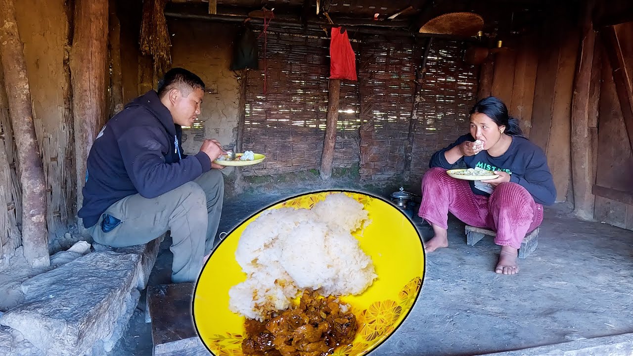 Nati enjoying Chicken meal with wife in shelter@pastorallifeofnepal @AloneAdhirajnepal