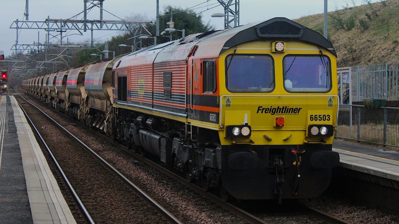 Engineering Trains bring some Colour to a Dull Cumbernauld - 22/02/2026
