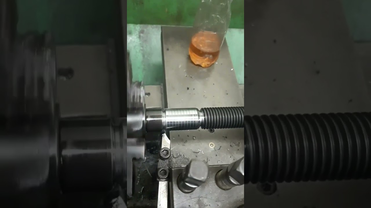 Membuat Ulir dengan mesin bubut manual, selengkapnya cek video full #shorts #viral