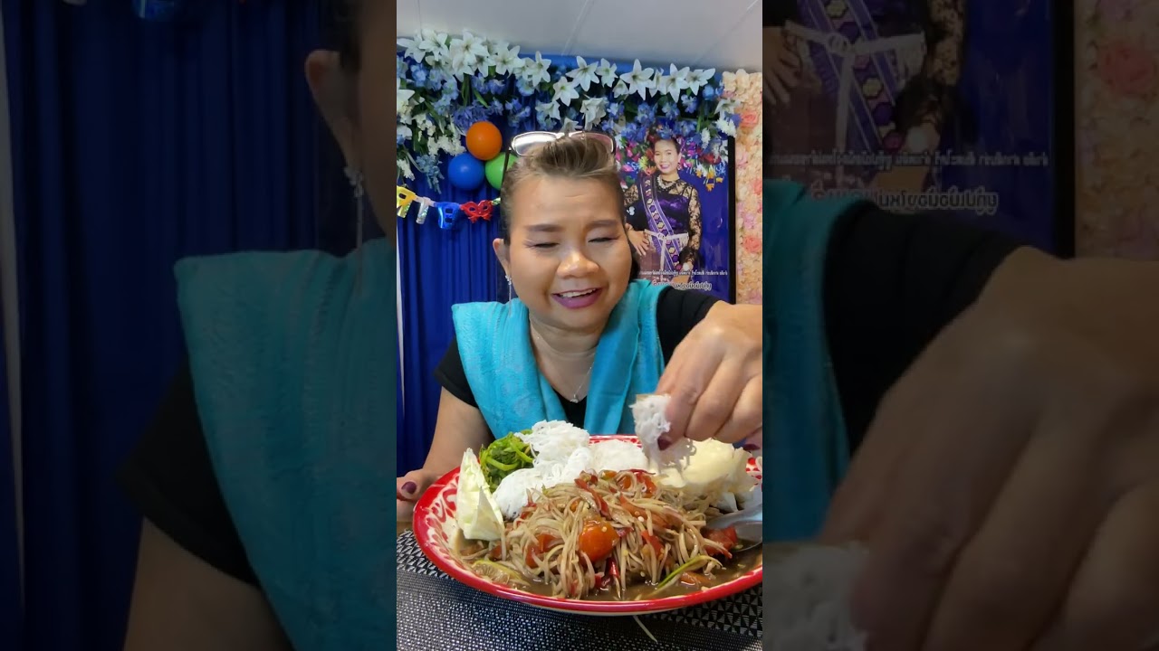 ส้มตำกับขนมจีน