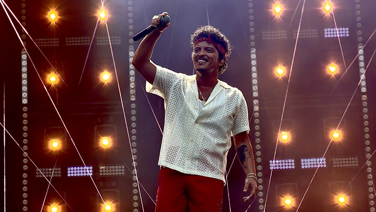 Bruno Mars - 24K Magic (Live from The Romantic Tour 2026, Paris, France)