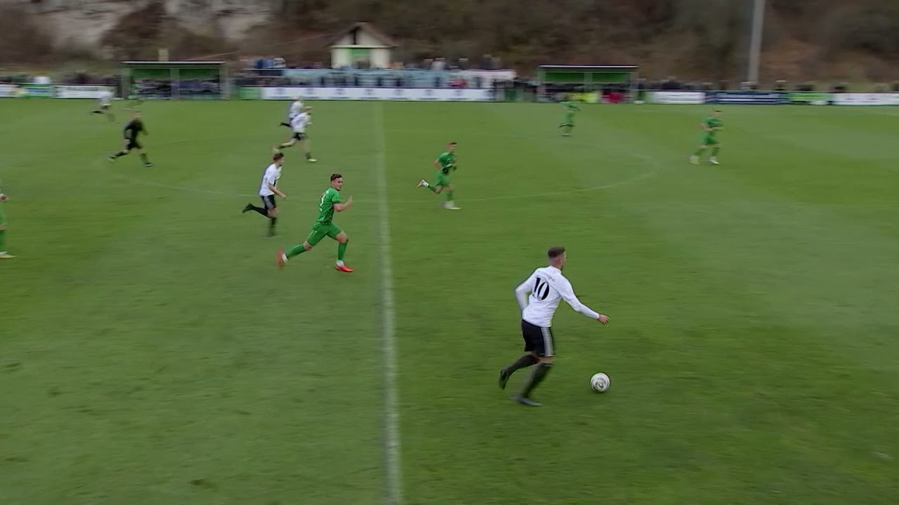 Bayernliga-Kicker trifft aus 50 Metern in den Knick!