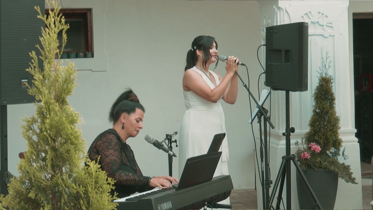 Koncert v ružovej záhrade kaštieľa v Košťanoch nad Turcom